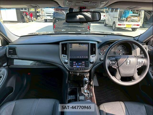 Toyota CROWN SEDAN 2016-04 8073398-13