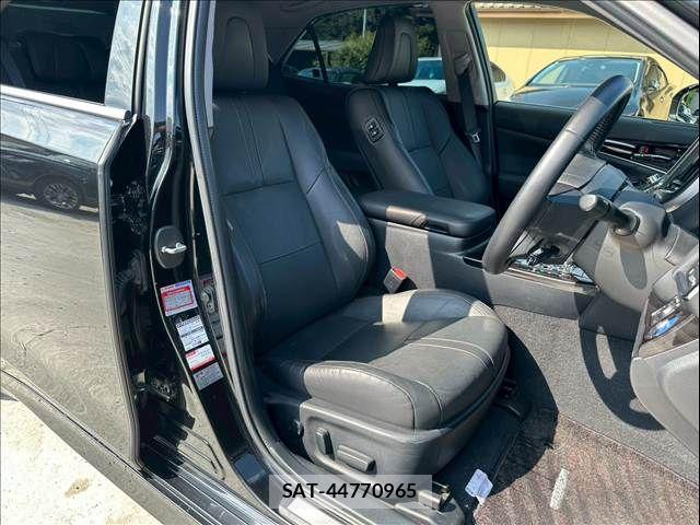 Toyota CROWN SEDAN 2016-04 8073398-14