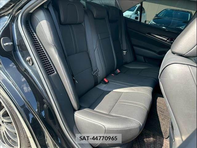 Toyota CROWN SEDAN 2016-04 8073398-15