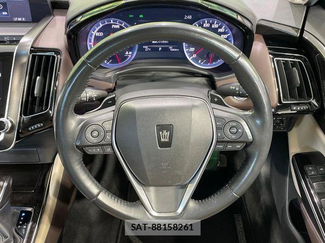 Toyota CROWN SEDAN 2018-08 8073391-10