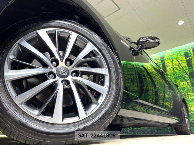 Toyota CROWN SEDAN 2018-12 8073389-13