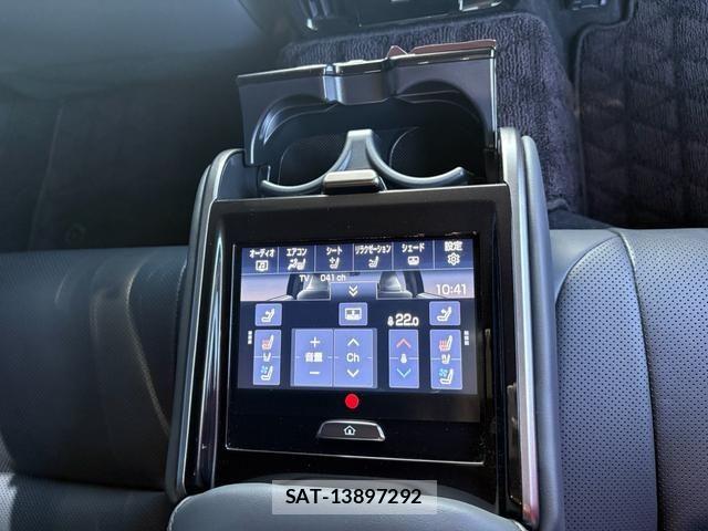 Toyota CROWN SEDAN 2025-07 8073374-10