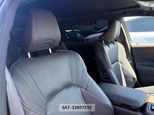 Toyota CROWN SEDAN 2025-07 8073374-11