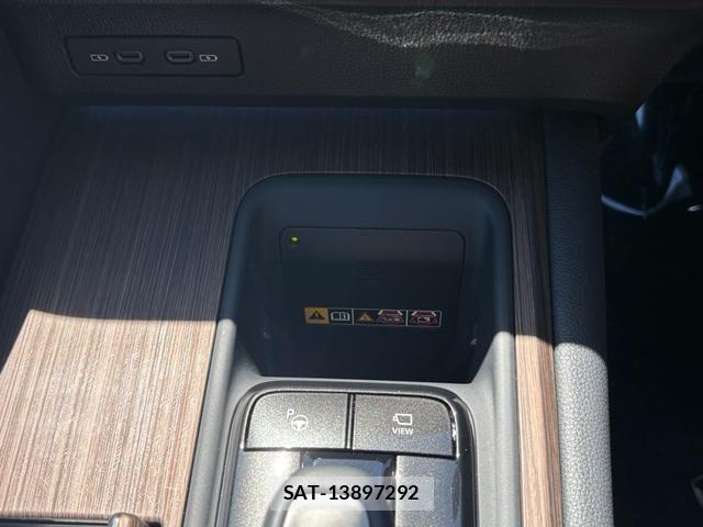 Toyota CROWN SEDAN 2025-07 8073374-24