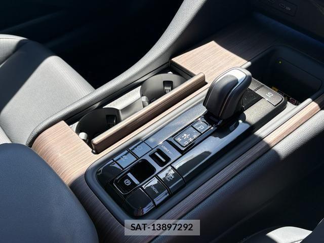 Toyota CROWN SEDAN 2025-07 8073374-25