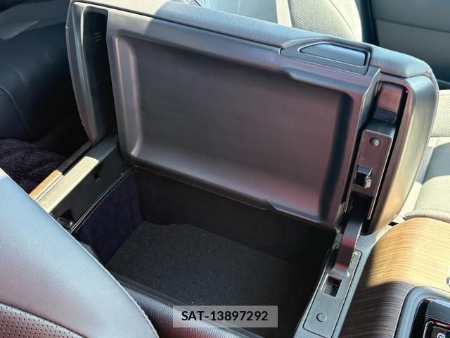 Toyota CROWN SEDAN 2025-07 8073374-26