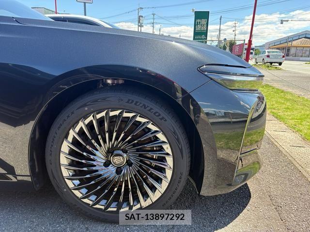 Toyota CROWN SEDAN 2025-07 8073374-2
