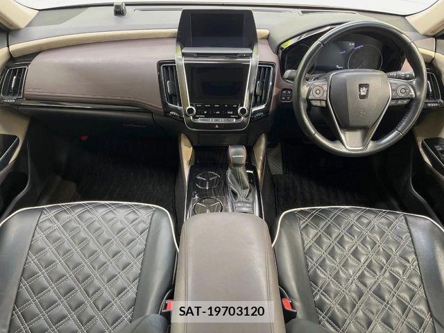 Toyota CROWN SEDAN 2019-03 8098670-1