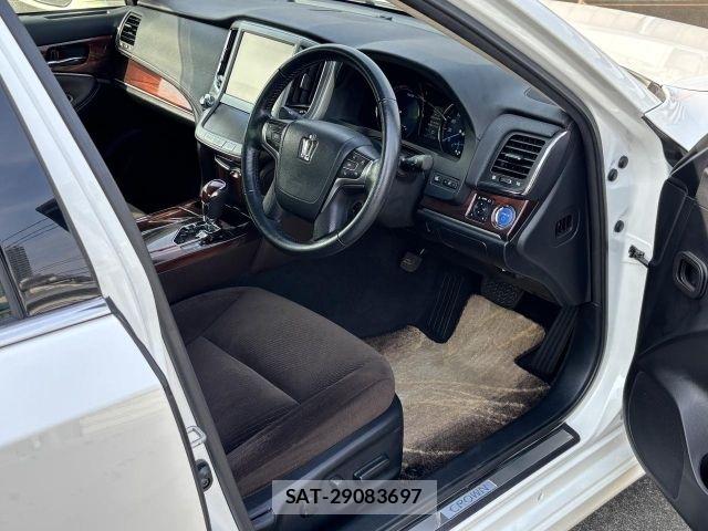 Toyota CROWN SEDAN 2014-06 8098673-3