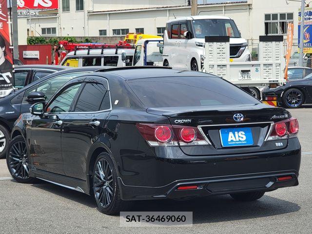 Toyota CROWN SEDAN 2017-11 8098660-12