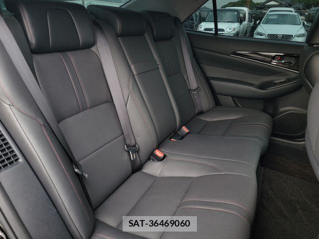 Toyota CROWN SEDAN 2017-11 8098660-23