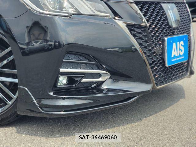 Toyota CROWN SEDAN 2017-11 8098660-2