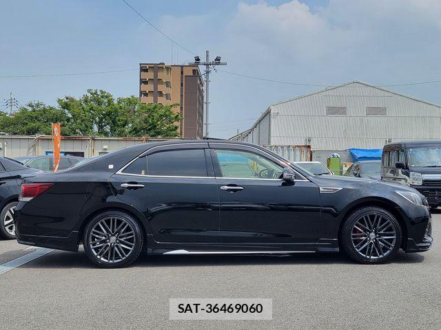 Toyota CROWN SEDAN 2017-11 8098660-5