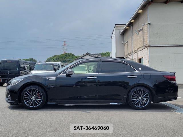 Toyota CROWN SEDAN 2017-11 8098660-8