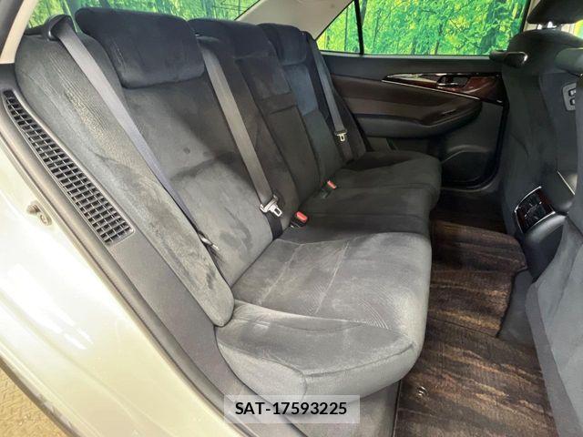 Toyota CROWN SEDAN 2016-10 8098668-9