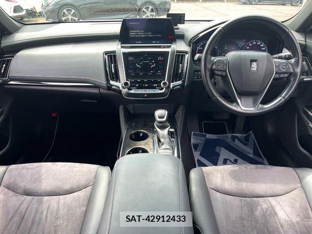 Toyota CROWN SEDAN 2019-09 8129525-1