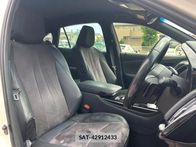 Toyota CROWN SEDAN 2019-09 8129525-7