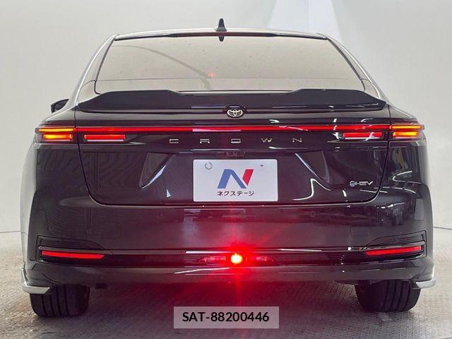 Toyota CROWN SEDAN 2026-04 8129510-17