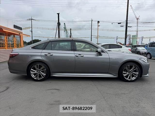 Toyota CROWN SEDAN 2021-09 8129513-11