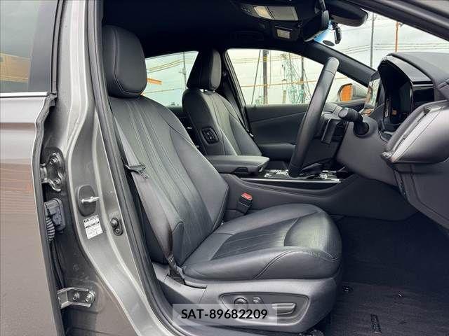 Toyota CROWN SEDAN 2021-09 8129513-15