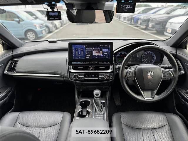 Toyota CROWN SEDAN 2021-09 8129513-1