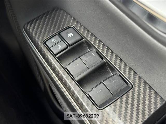 Toyota CROWN SEDAN 2021-09 8129513-24