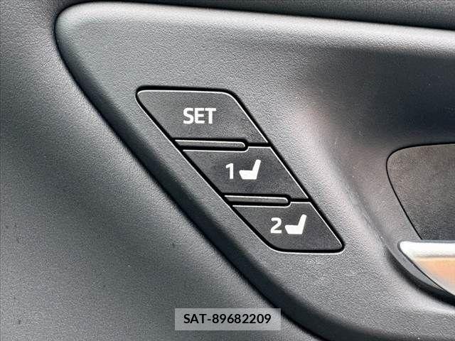 Toyota CROWN SEDAN 2021-09 8129513-25