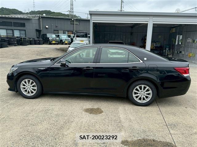 Toyota CROWN SEDAN 2017-06 8158212-10