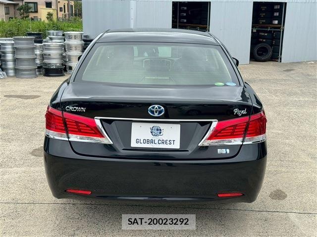 Toyota CROWN SEDAN 2017-06 8158212-12