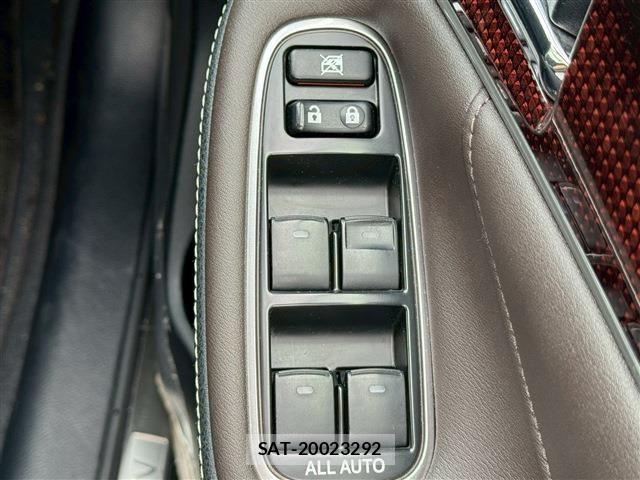 Toyota CROWN SEDAN 2017-06 8158212-17