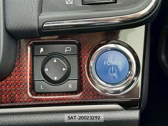 Toyota CROWN SEDAN 2017-06 8158212-18