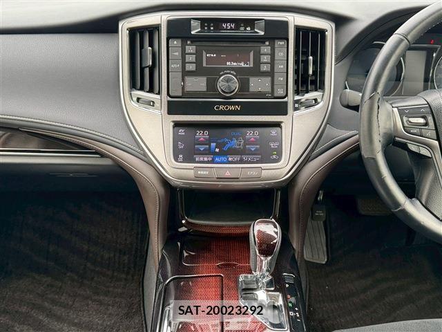 Toyota CROWN SEDAN 2017-06 8158212-21