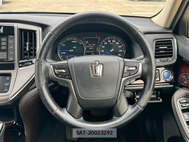 Toyota CROWN SEDAN 2017-06 8158212-24