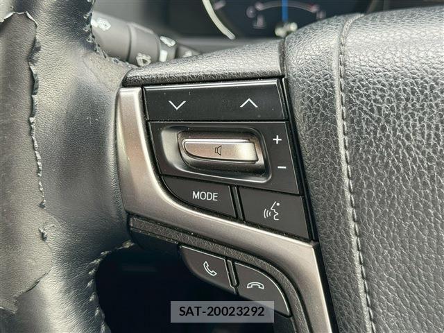 Toyota CROWN SEDAN 2017-06 8158212-25