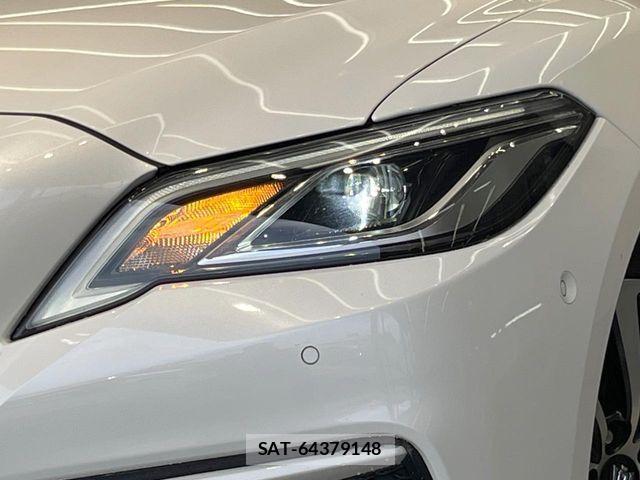 Toyota CROWN SEDAN 2018-08 8158211-11