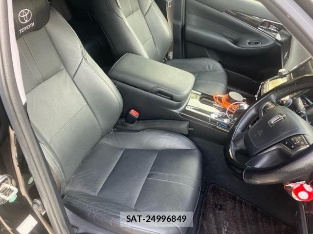 Toyota CROWN SEDAN 2013-03 8158213-18