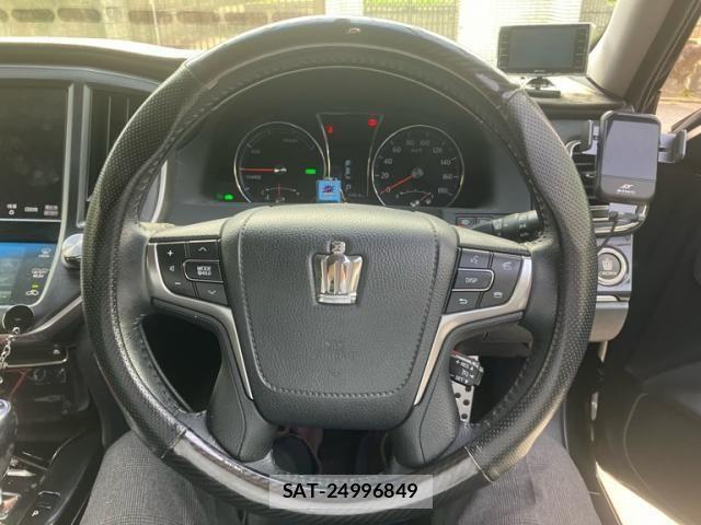 Toyota CROWN SEDAN 2013-03 8158213-22