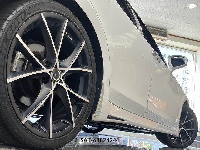 Toyota CROWN SEDAN 2017-12 8207048-9
