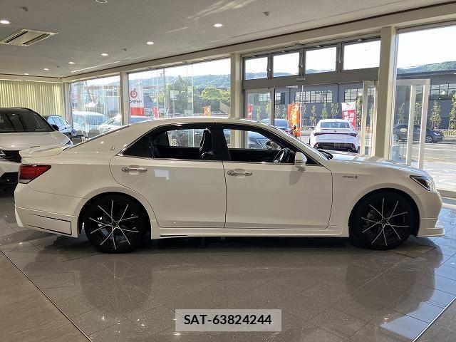 Toyota CROWN SEDAN 2017-12 8207048-13