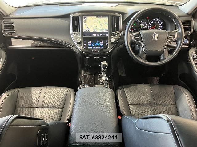 Toyota CROWN SEDAN 2017-12 8207048-1