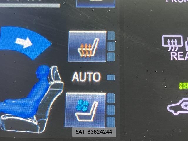 Toyota CROWN SEDAN 2017-12 8207048-4