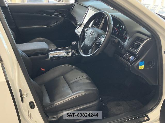 Toyota CROWN SEDAN 2017-12 8207048-7