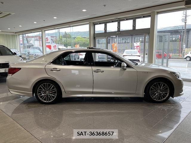 Toyota CROWN SEDAN 2015-08 8207052-15