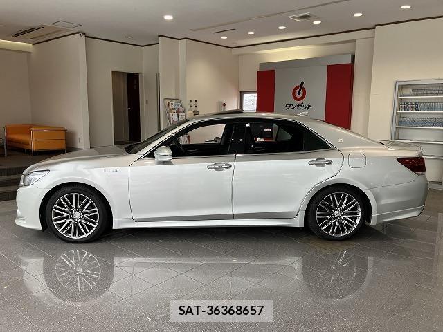 Toyota CROWN SEDAN 2015-08 8207052-16