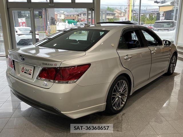 Toyota CROWN SEDAN 2015-08 8207052-17