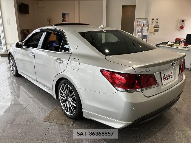 Toyota CROWN SEDAN 2015-08 8207052-18