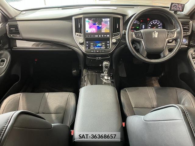Toyota CROWN SEDAN 2015-08 8207052-1