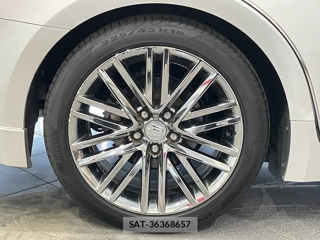 Toyota CROWN SEDAN 2015-08 8207052-21