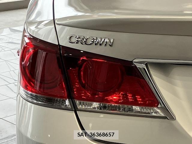 Toyota CROWN SEDAN 2015-08 8207052-22