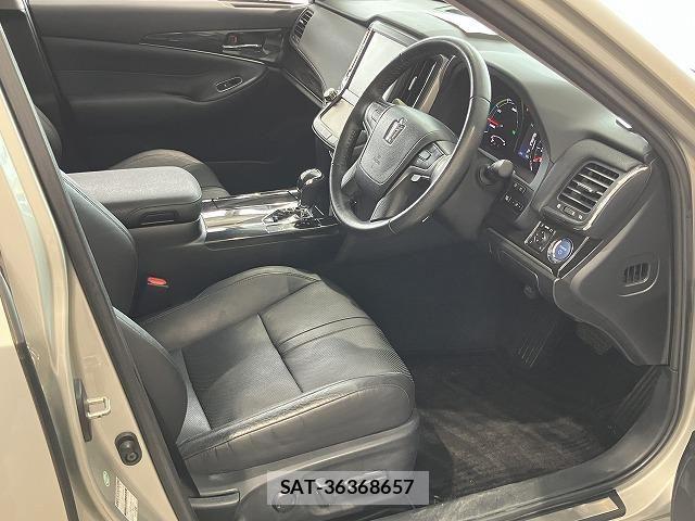 Toyota CROWN SEDAN 2015-08 8207052-27